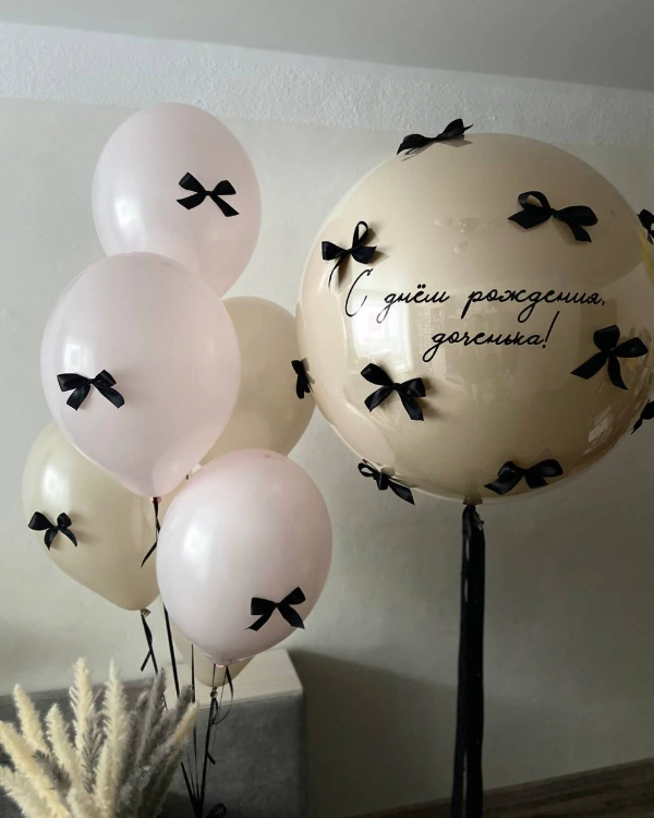 Стеклянный шар с бантиками